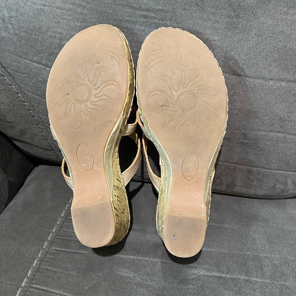 B.O.C. Born Concepts Women's Vivienne Champagne Flower Wedge Sandal Size 7 - Picture 8 of 10